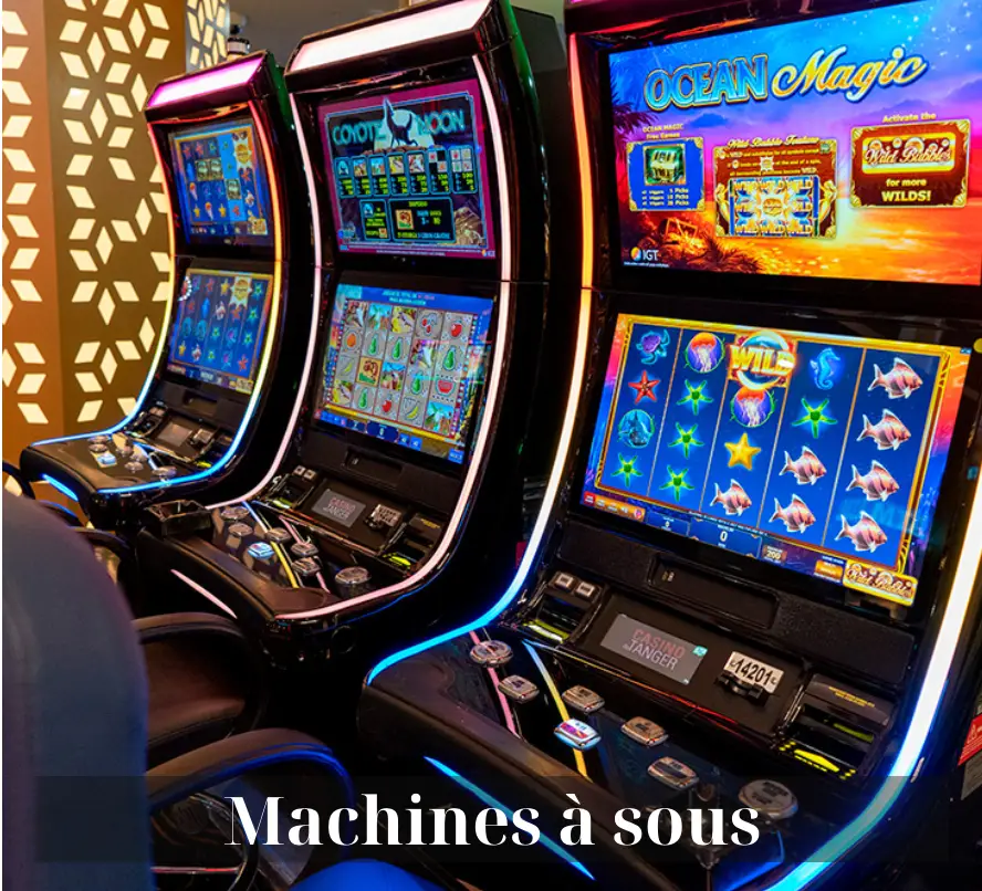 Des rangées de machines à sous modernes au Casino Malabata Tanger avec des lumières colorées et des jackpots.